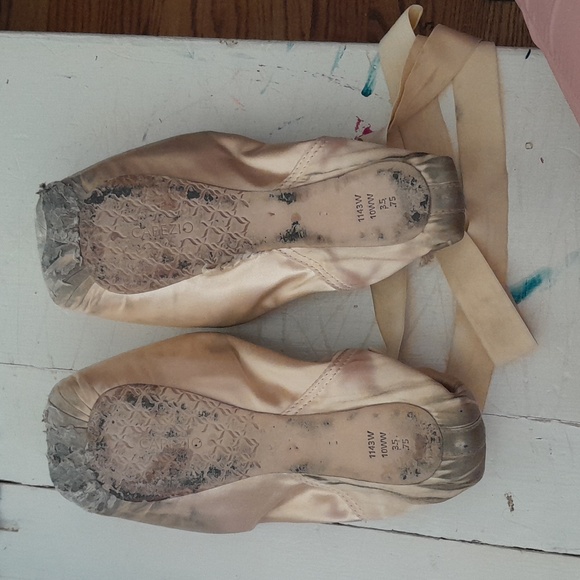 Used Pointe Shoes - Picture 2 of 2